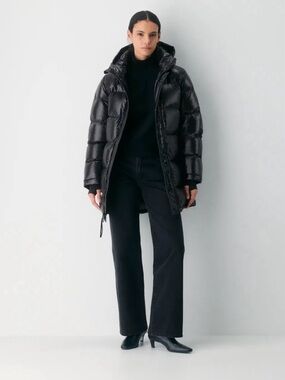 Aritzia The Super Puff Mid Jacket - Hi-Gloss in Black